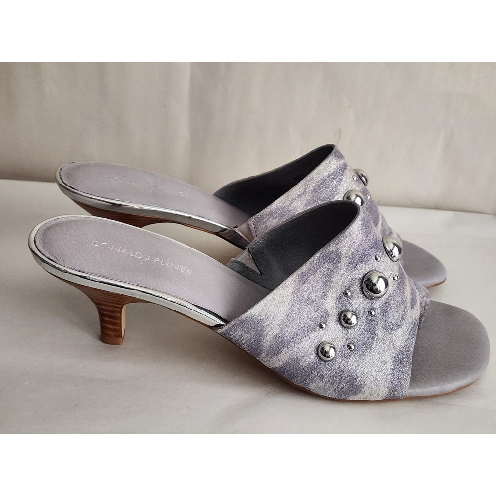 Donald J Pliner Rajaa Silver Grey Animal Print Studded Kitten Heel Sandals 11M